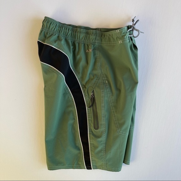 North Face Men’s Hybrid Athletic Board Shorts - Picture 6 of 8
